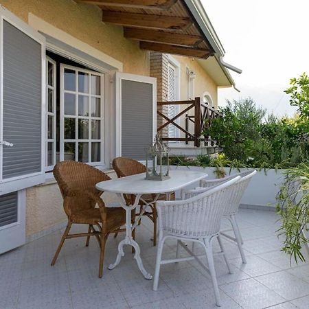 Serene Seaside Bliss - Lush & Secluded Garden Oasis Каламата Екстериор снимка
