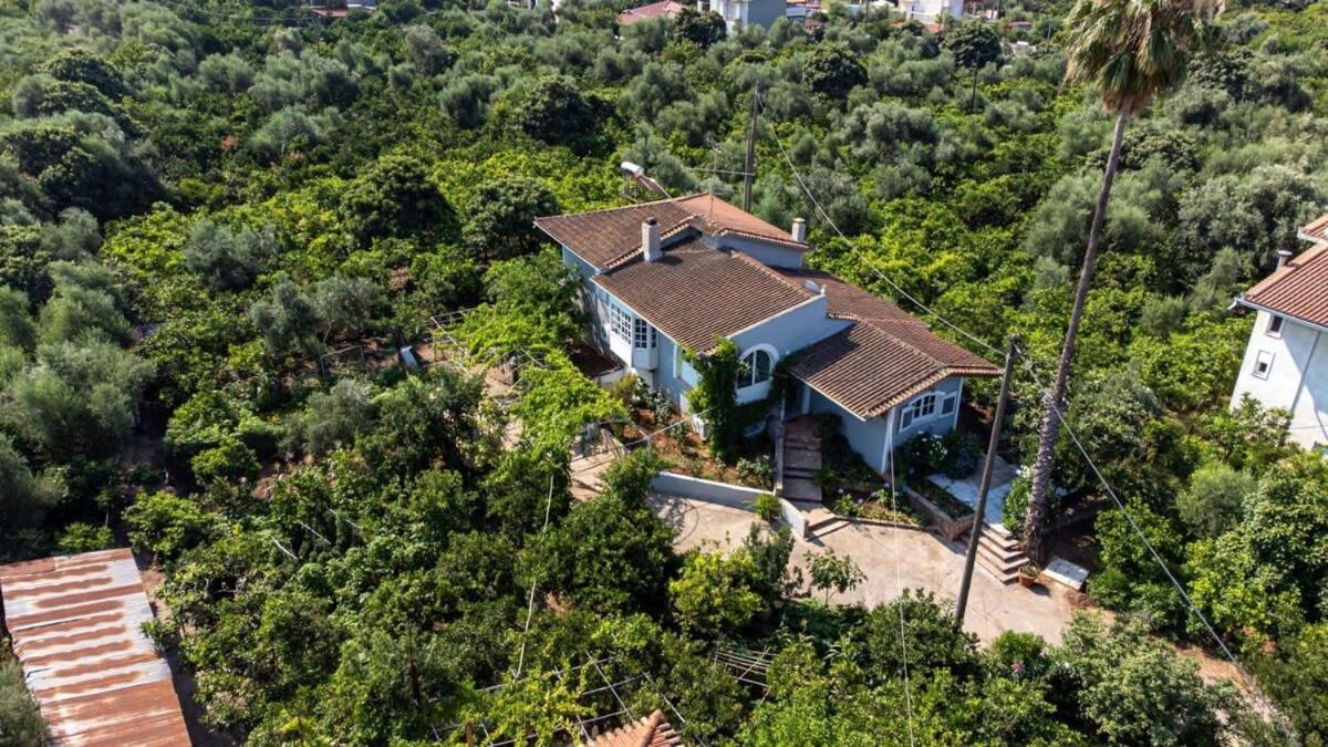 Serene Seaside Bliss - Lush & Secluded Garden Oasis Каламата Екстериор снимка