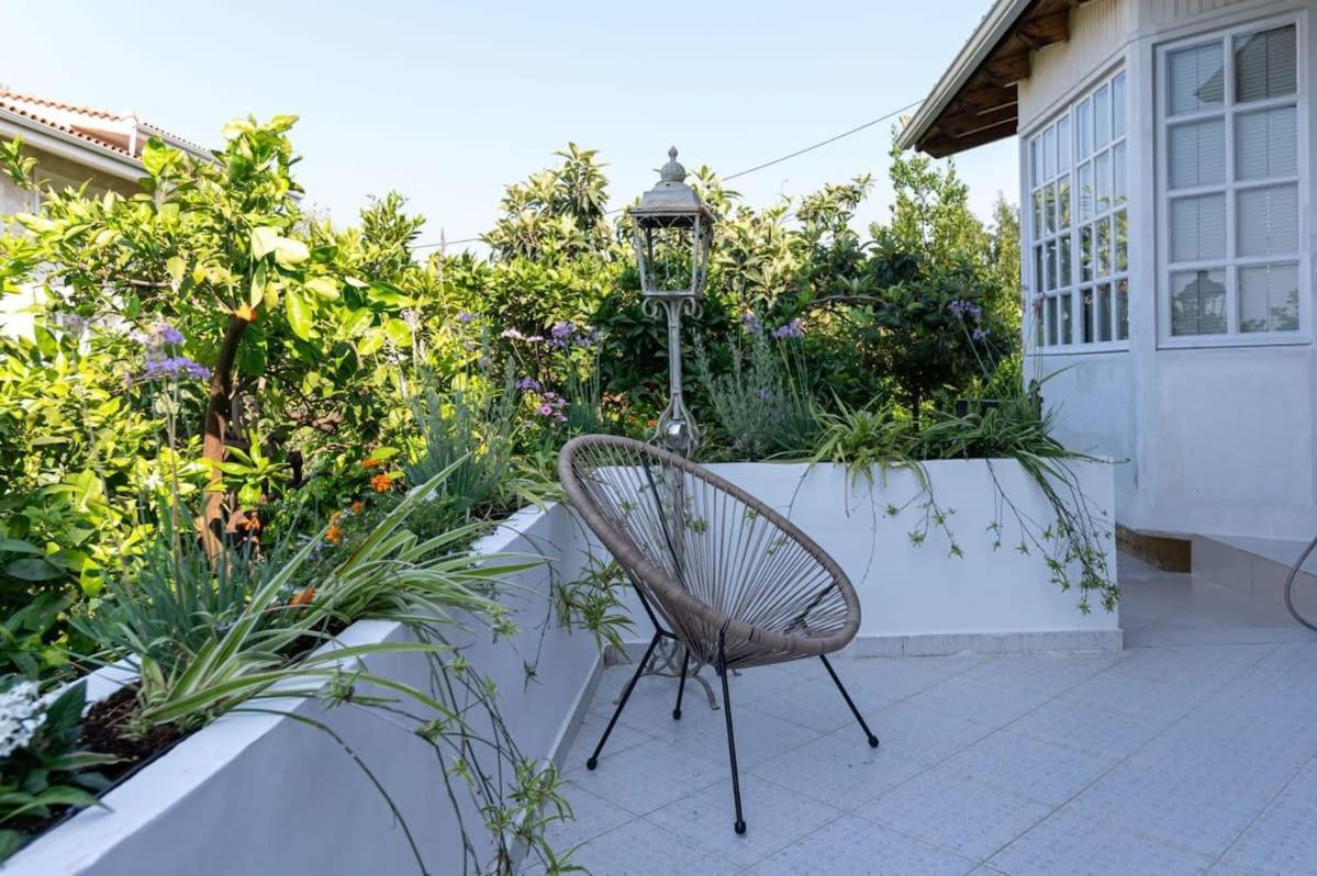 Serene Seaside Bliss - Lush & Secluded Garden Oasis Каламата Екстериор снимка